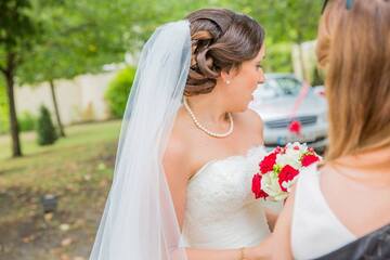 Coiffeuse à domicile pour une coiffure de mariage en Gironde 