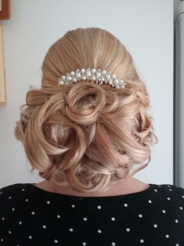 Prestation de coiffure de mariage à domicile dans la région de Brach