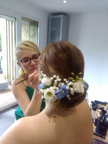 Coiffeuse à domicile pour une coiffure de mariage à Eysines