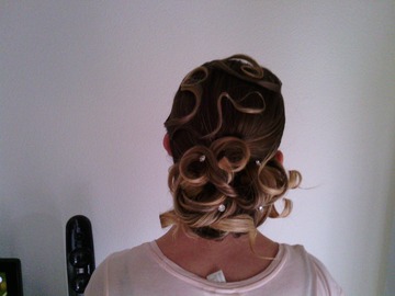 Coiffeuse à domicile pour une coiffure de mariage à Saint-Aubin-de-Médoc