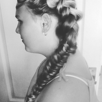 Tresse mi inversée mi épi,  coiffure cheveux longs coiffure mariage médoc 